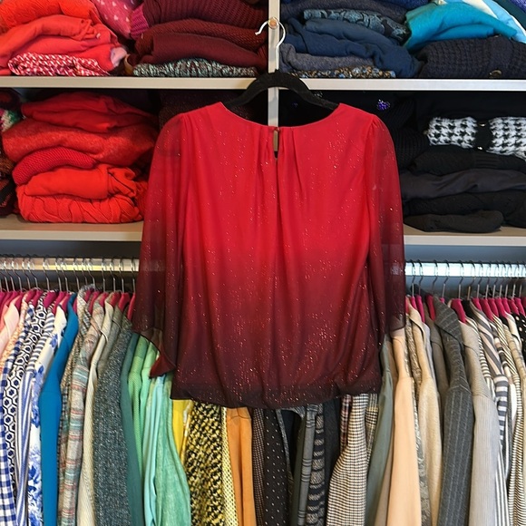 Sara Michelle red ombré 3/4 semi sheer sleeve elastic waistband blouse size SP - Picture 3 of 3